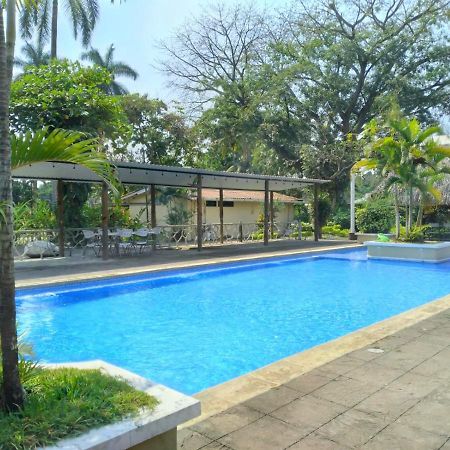 Hotel La Colonia Реталхулеу Екстериор снимка