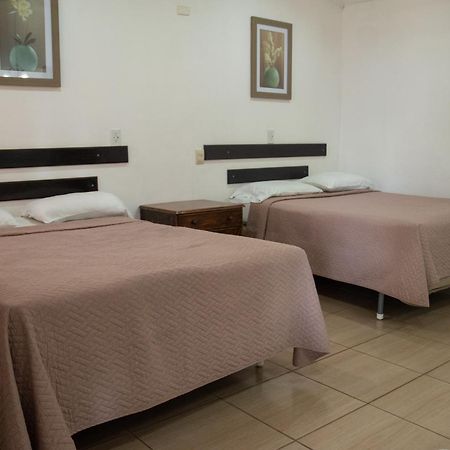 Hotel La Colonia Реталхулеу Екстериор снимка