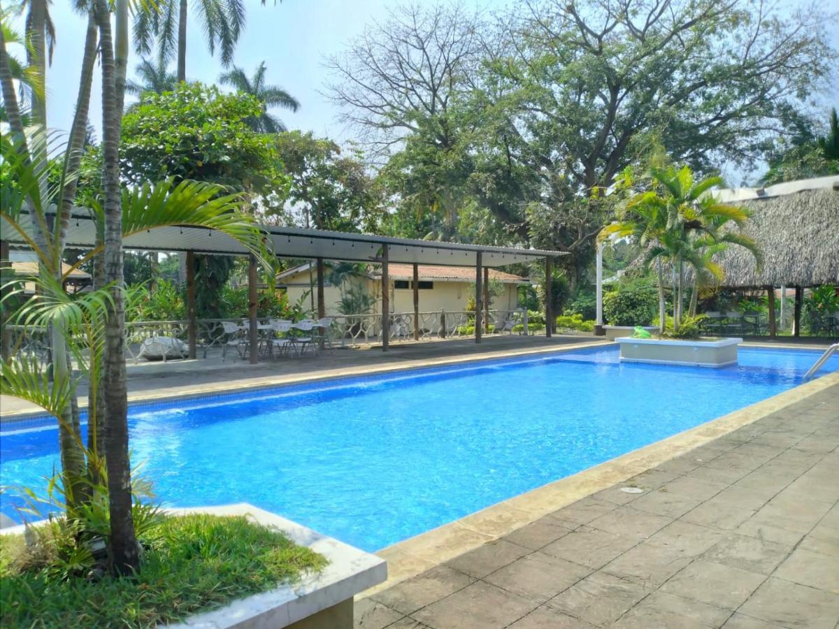 Hotel La Colonia Реталхулеу Екстериор снимка