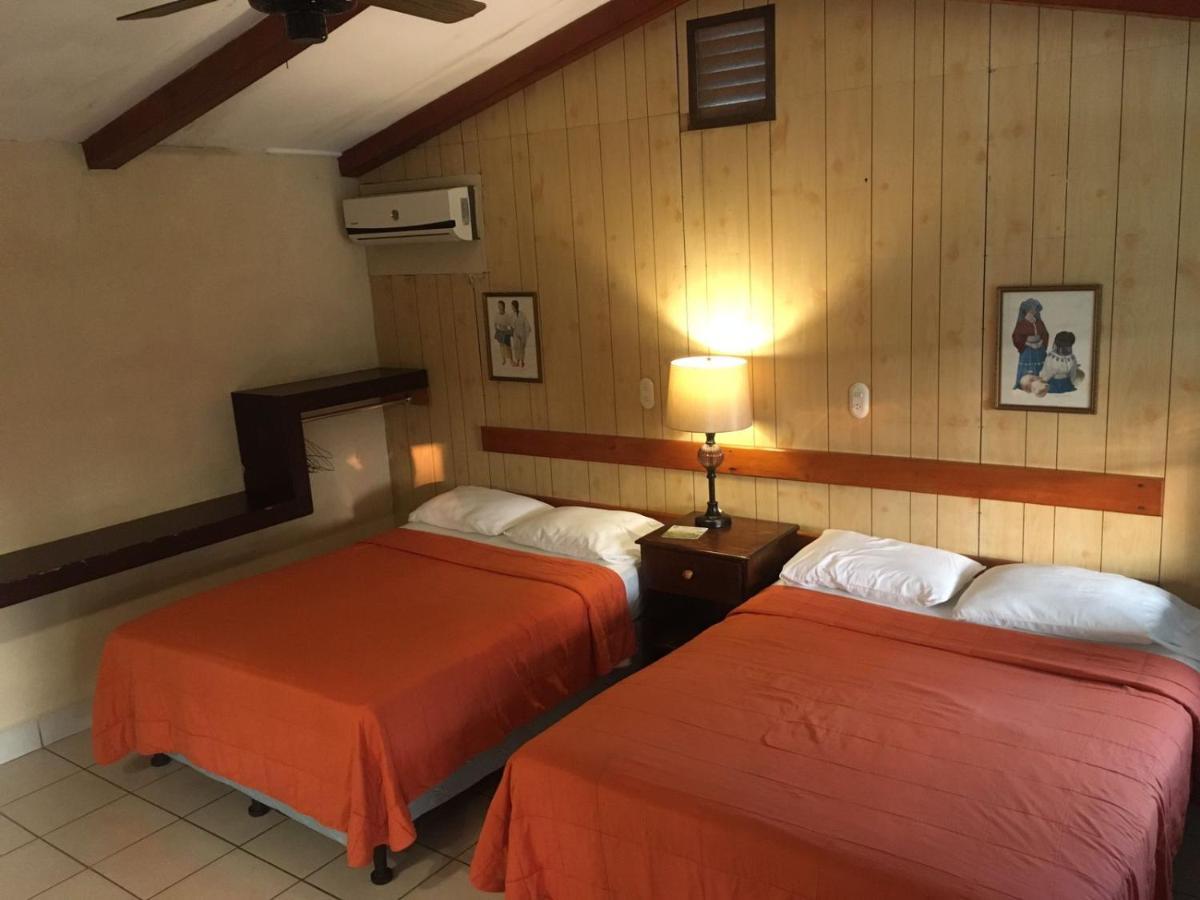 Hotel La Colonia Реталхулеу Екстериор снимка